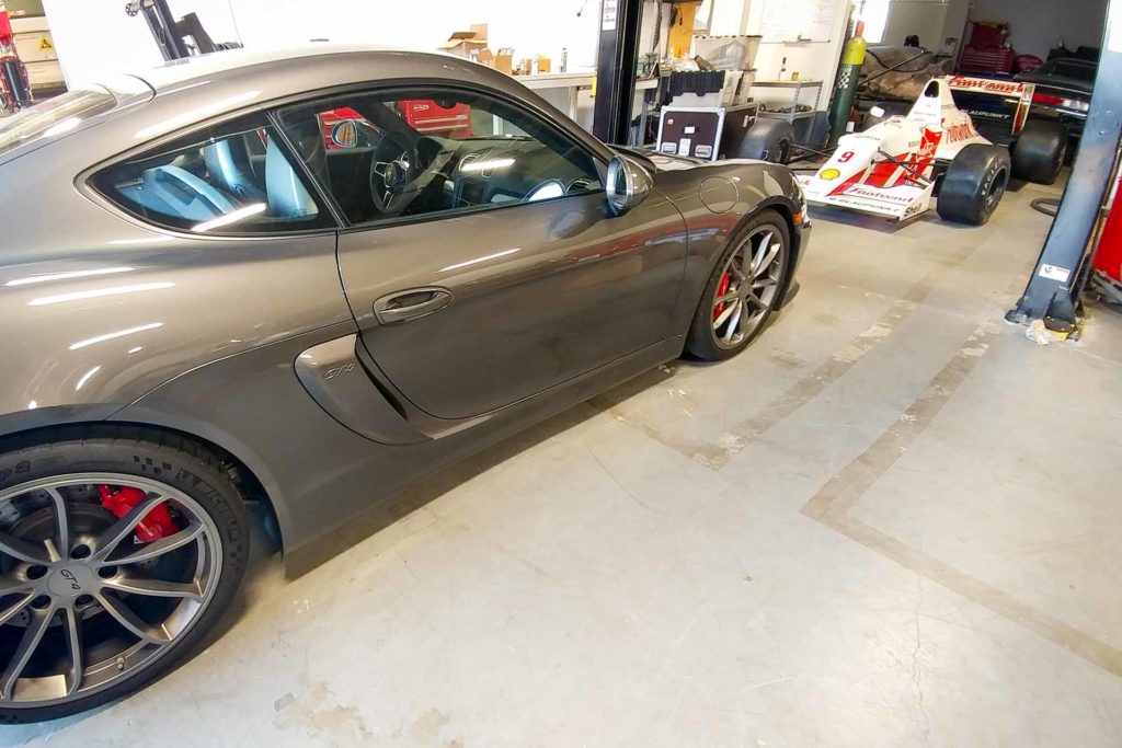 porsche cayman gt3 and formula 1 car